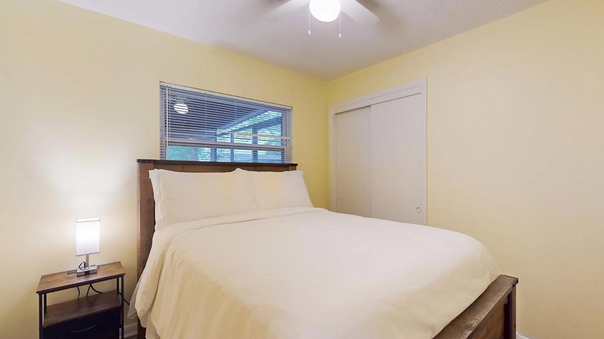 Relax Away In Tampa Bay Vila